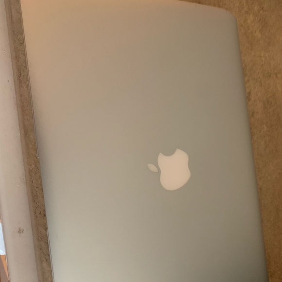 2015 MacBook Air - Picture 2 of 3